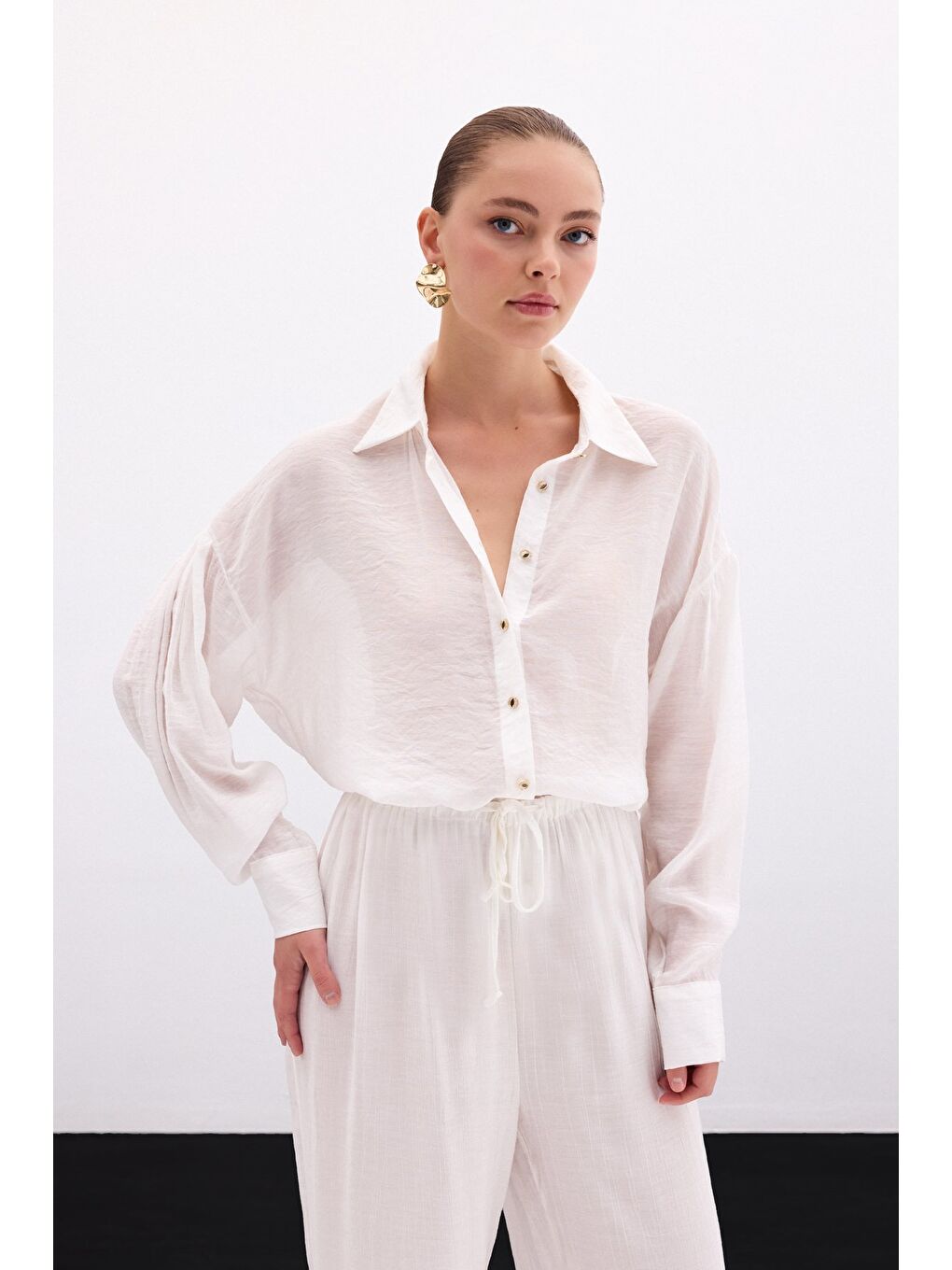 Düğme Aksesuarlı İnce Gömlek - Ekru-5
