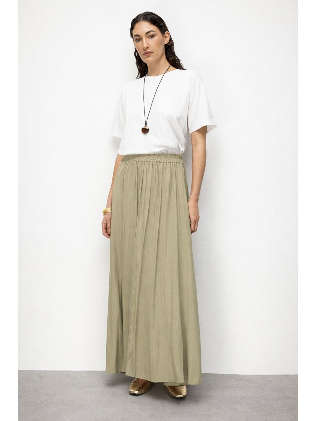 Hakı Haki Kırışık Görünümlü Saten Maksi Etek