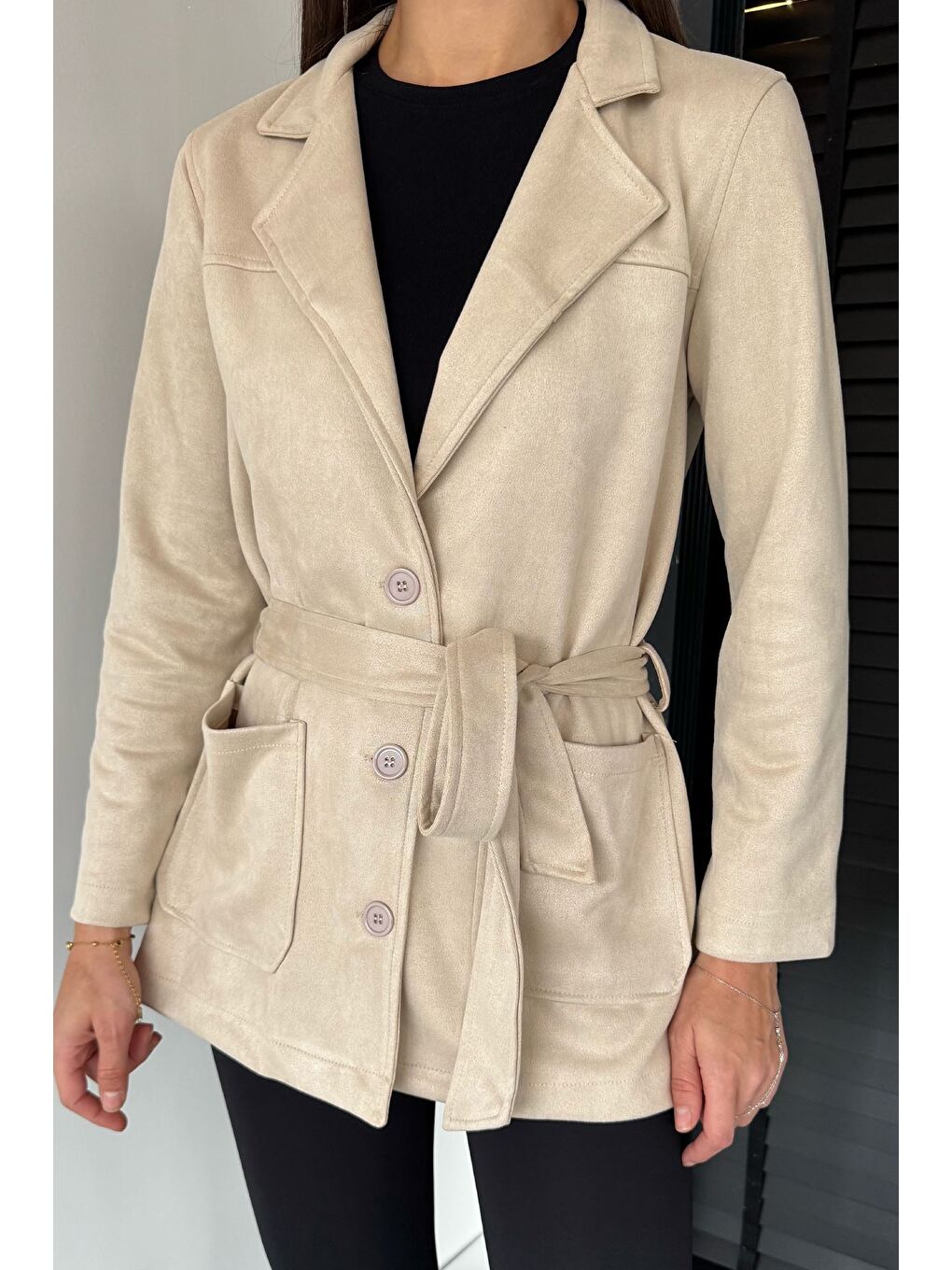 Bej Kadın Kruvaze Yaka Ön Düğmeli Bel Kuşaklı Ceket-2