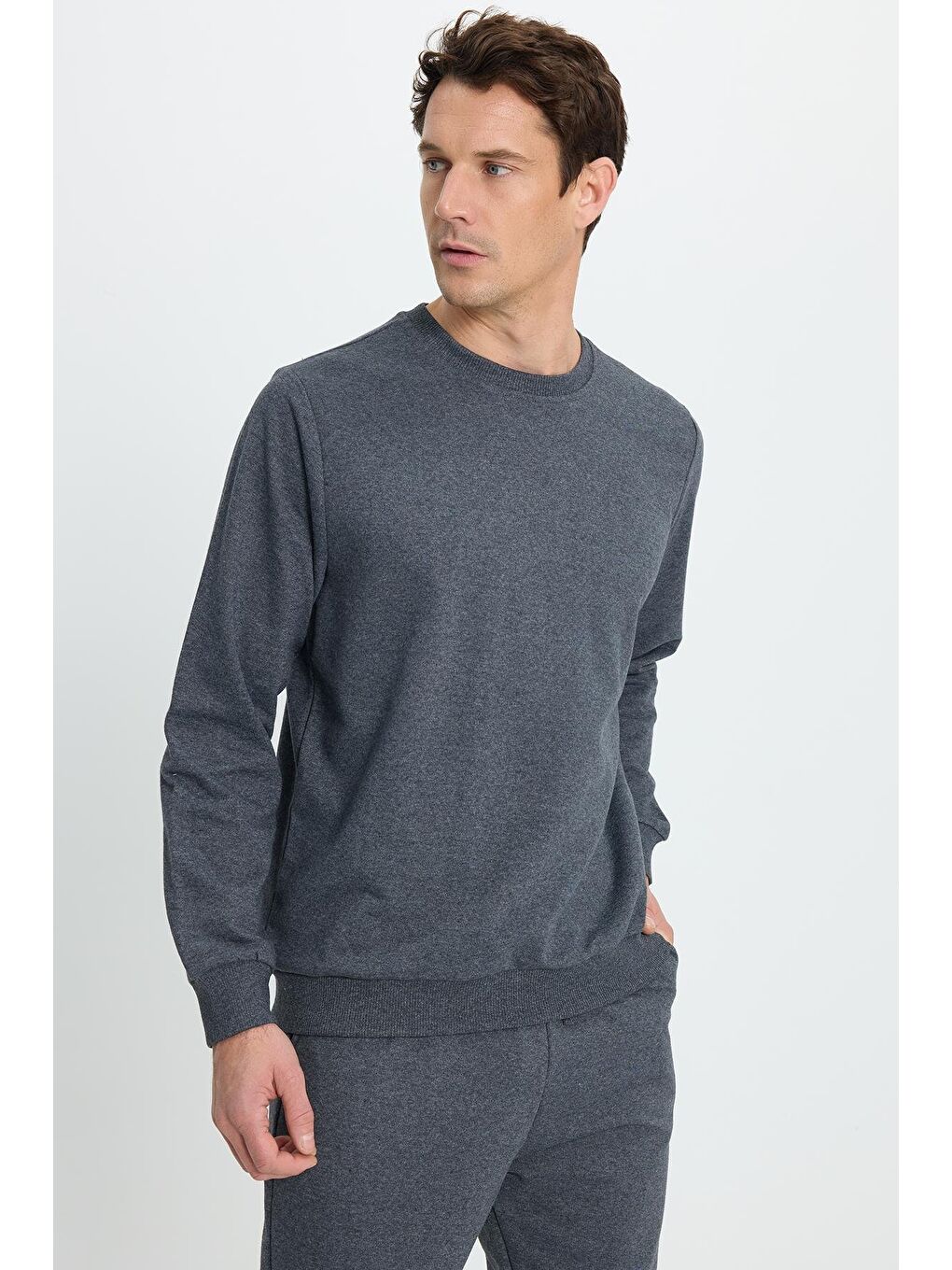 Gri Erkek Regular Fit Klasik Kesim Pamuklu 2 İplik Yumuşak Dokulu Bisiklet Yaka Füme Eşofman Takımı-1