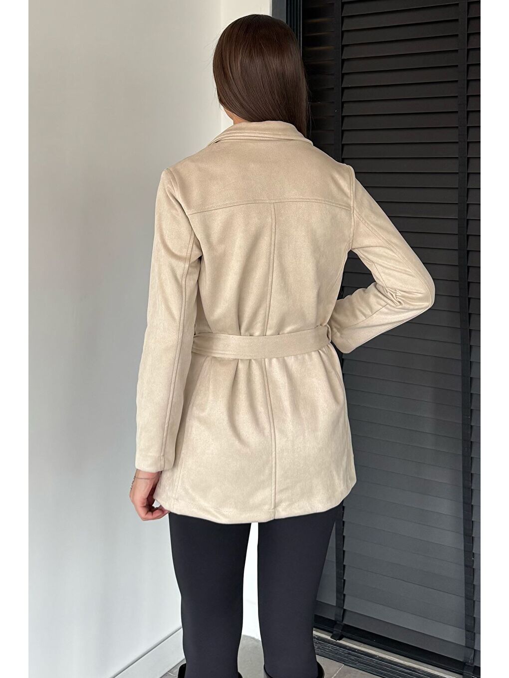Bej Kadın Kruvaze Yaka Ön Düğmeli Bel Kuşaklı Ceket-3