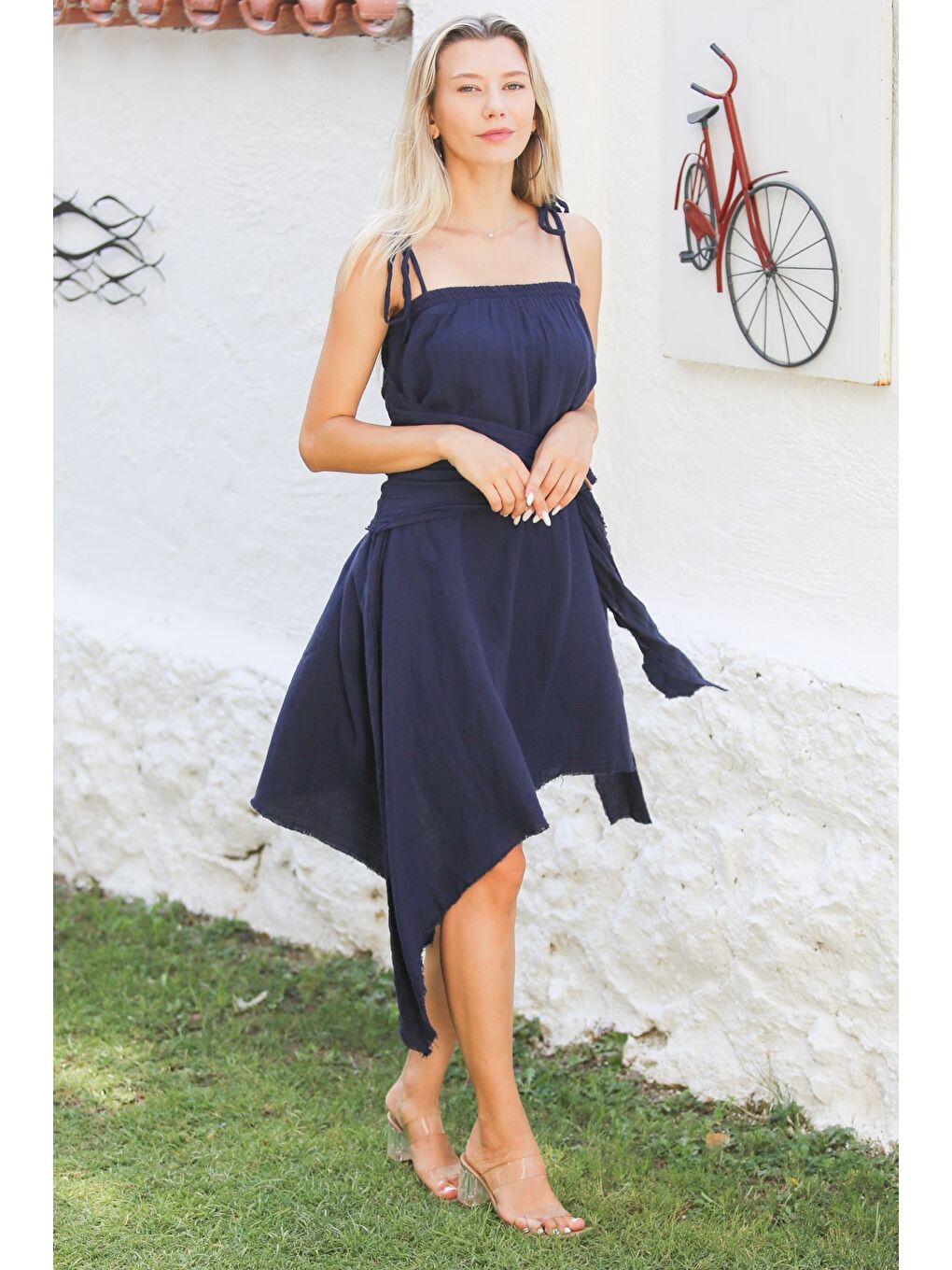 Lacivert Askılı Yıkamalı Tokalı Dokuma Asimetrik Casual Pamuk Elbise-4