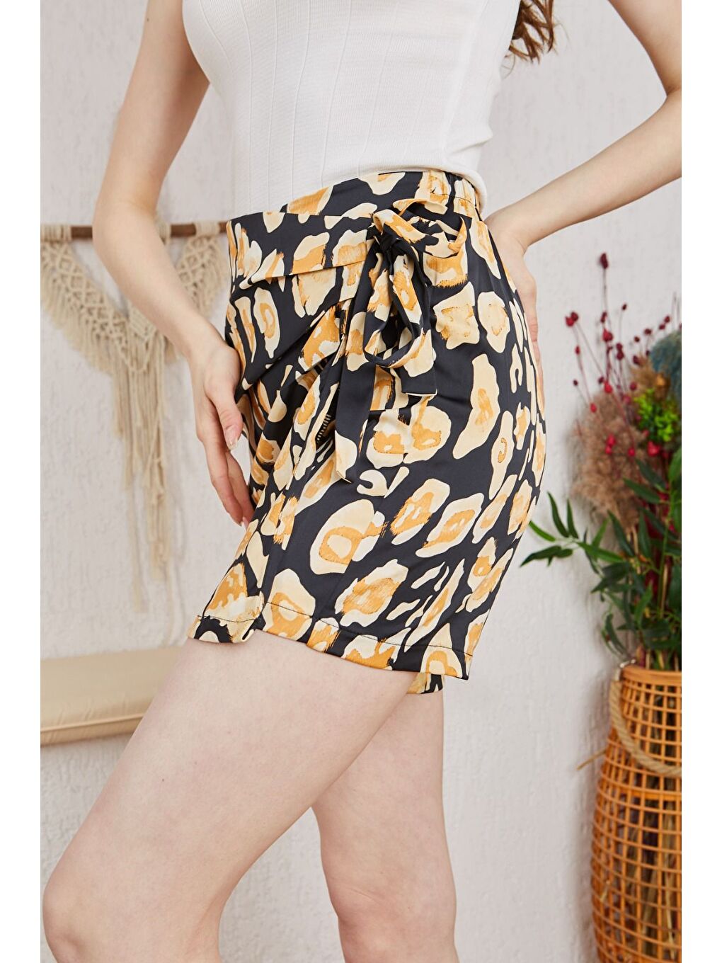 Siyah Kadın Leopar Desenli Yüksek Bel Bağlamalı Mini Etek-3