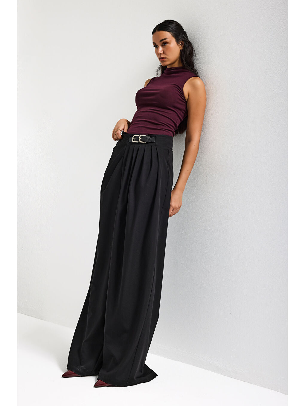 Kadın Siyah Renk Palazzo Fit Kemer Detaylı Viskon Kumaş Tasarım Pantolon-2