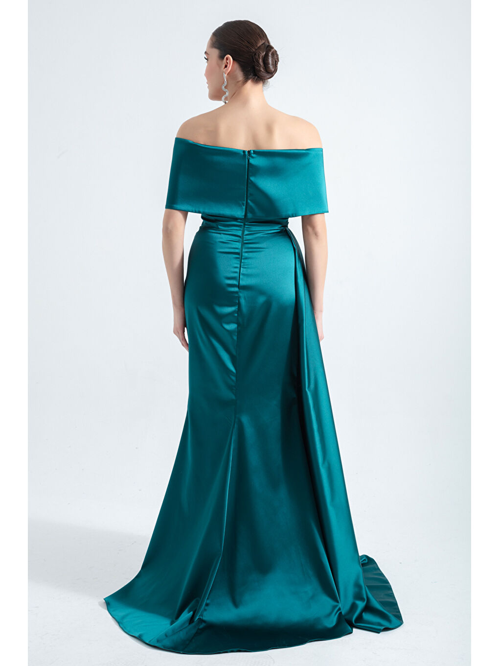 Kadın Zümrüt Yeşili Kayık Yaka Yırtmaçlı Uzun Abiye Elbise-4
