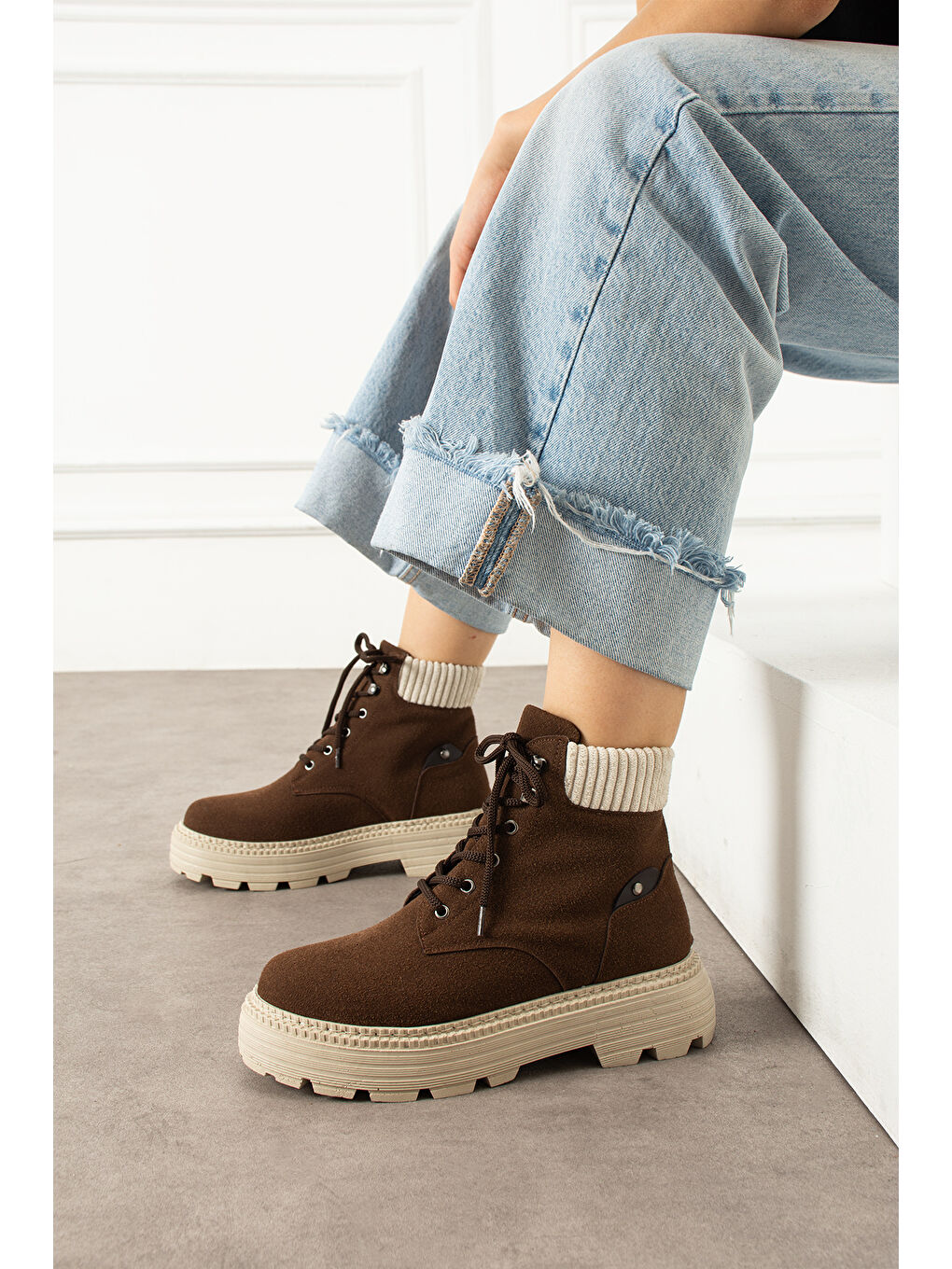 Kadın Bağcıklı Kahverengi Bot