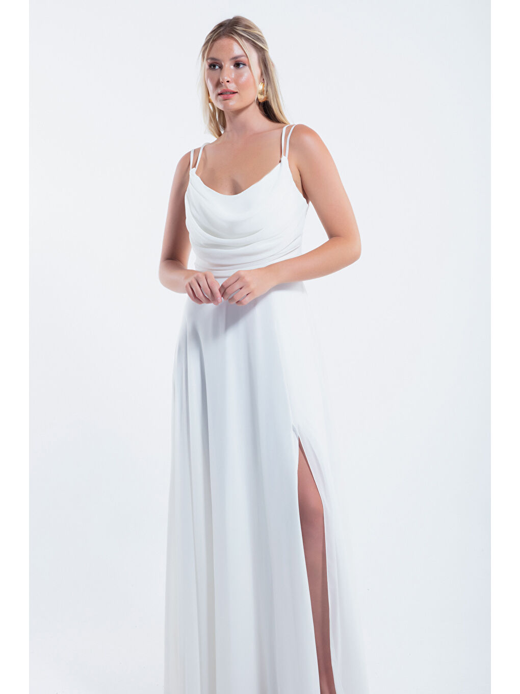 Kadın Beyaz Askılı Şifon Abiye Elbise-3