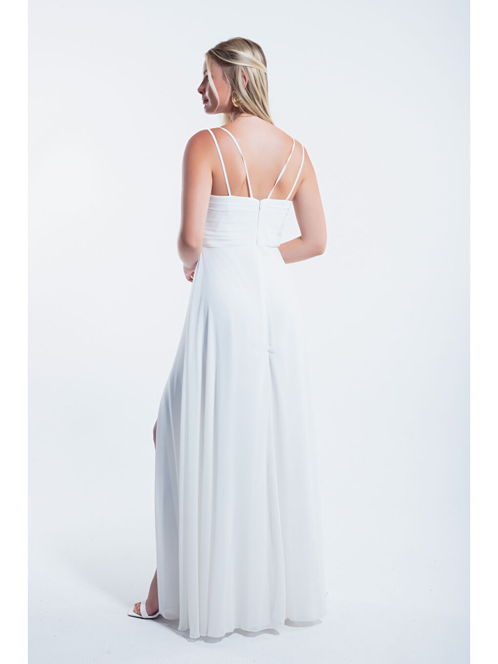 Kadın Beyaz Askılı Şifon Abiye Elbise-4