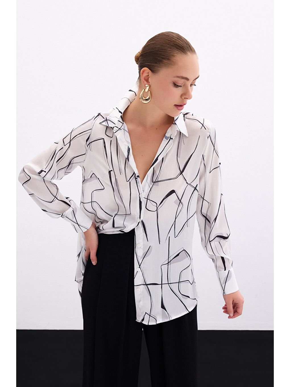 Yırtmaç Detaylı Gömlek - Ekru-1