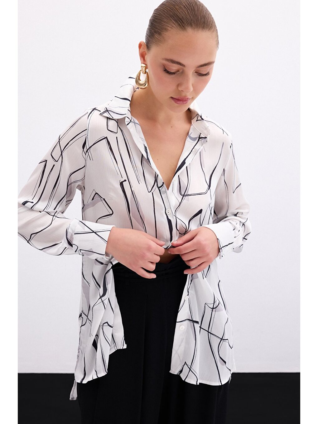 Yırtmaç Detaylı Gömlek - Ekru-3