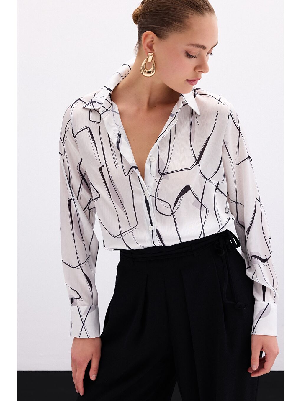 Yırtmaç Detaylı Gömlek - Ekru-6