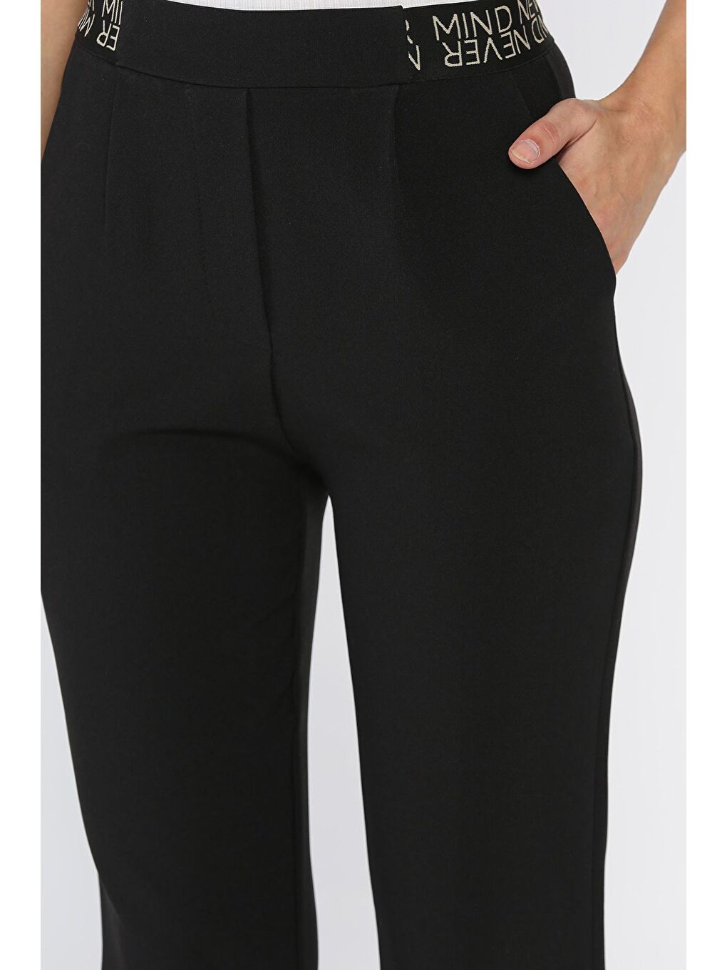 Siyah Bel Lastikli Yazı Detaylı Slim Fit Kumaş Pantolon-2