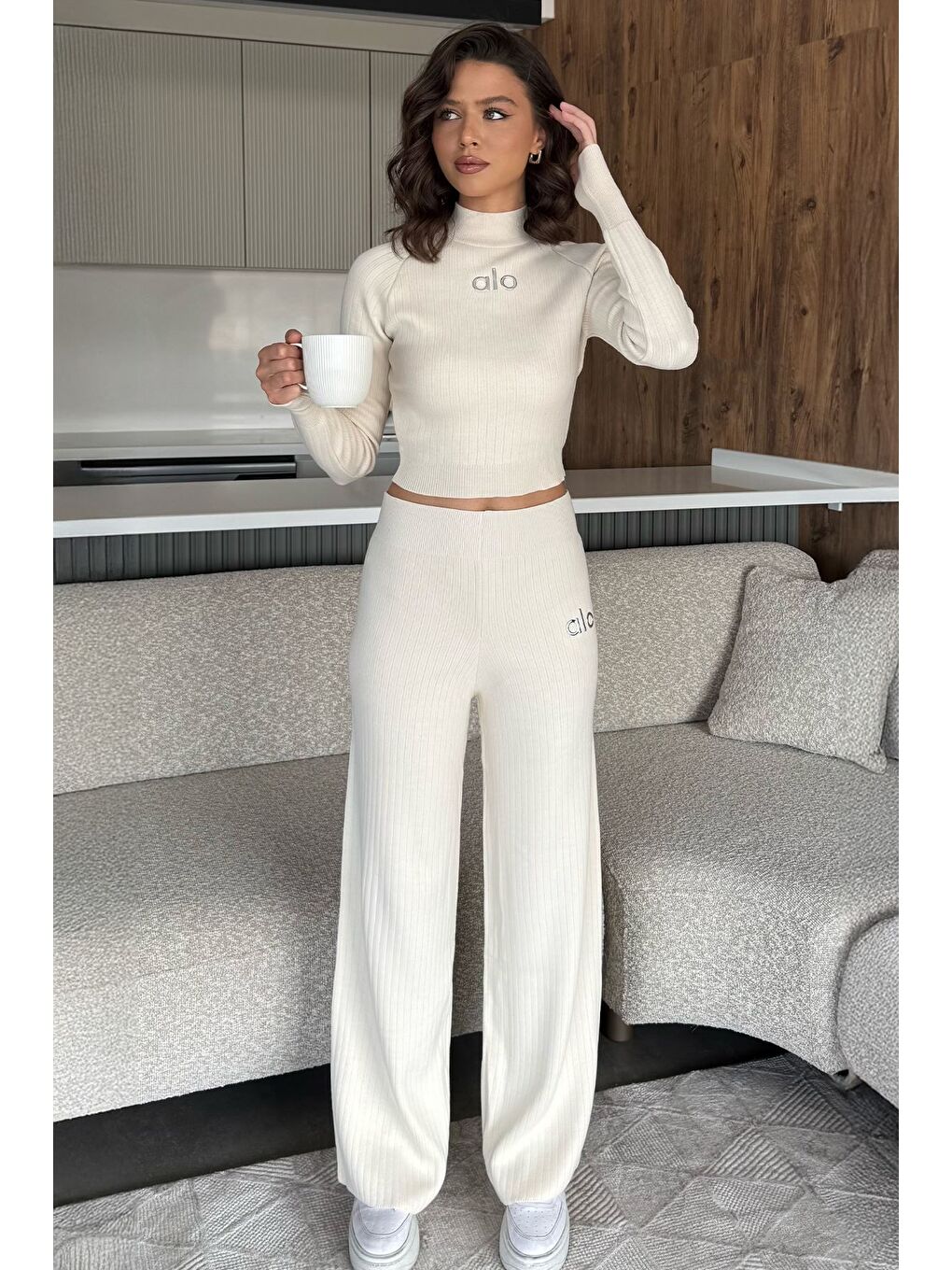 Bej Kadın Kendinden Çizgi Desenli Triko Bluz Pantolon İkili Takım (s-m-l Beden Uyumludur.)