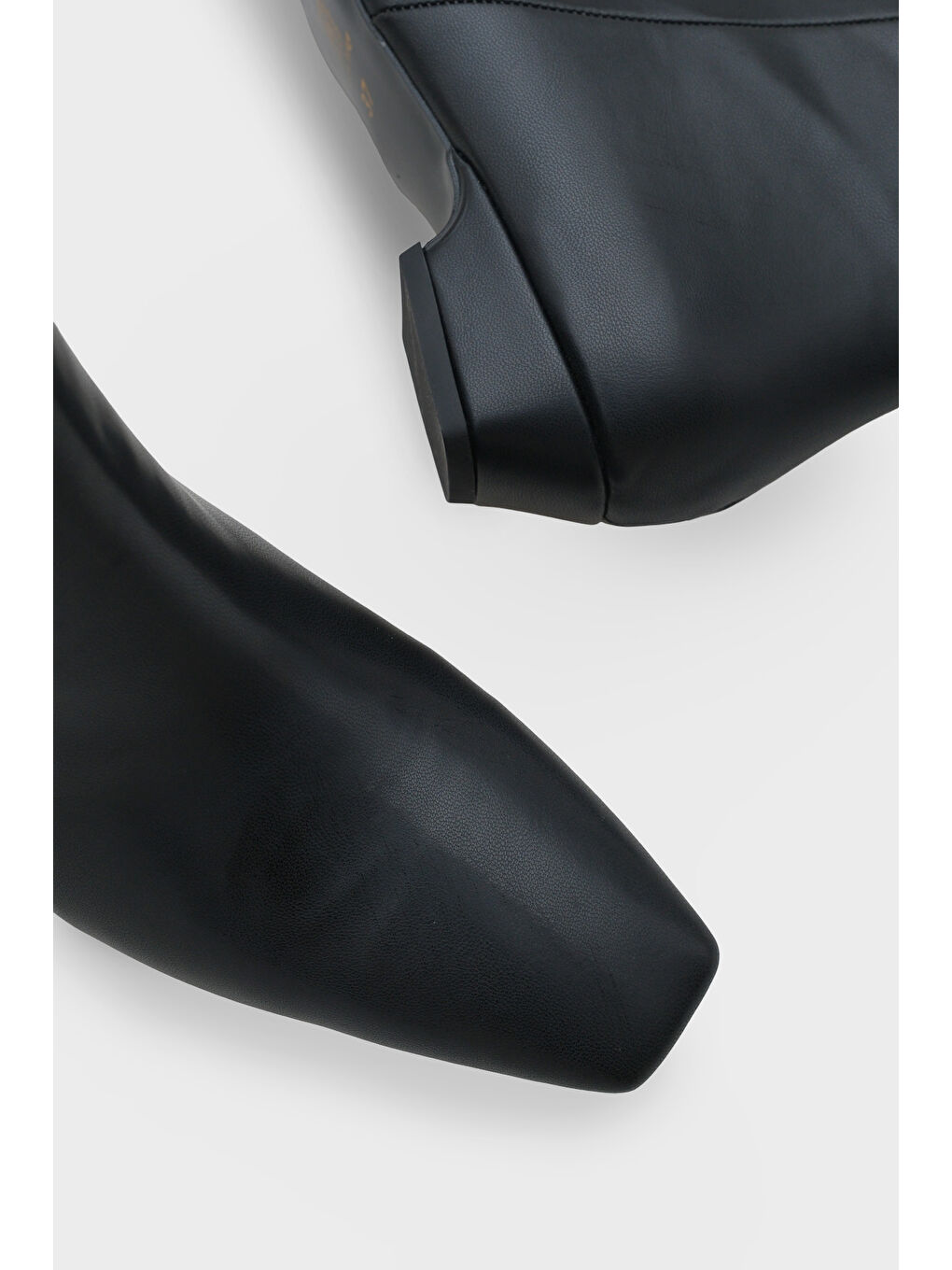 Siyah Evie Kısa Topuklu Yandan Fermuarlı Küt Burun Kadın Bot-2