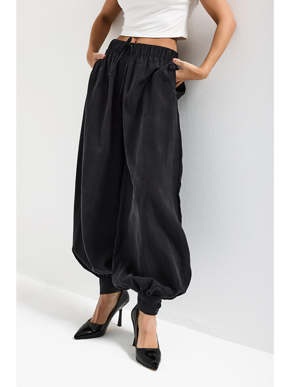 Kadın Siyah Renk s5-1 Baggy Fit Viskon Kumaş Rahat Kesim Yürüyüş Pantolonu