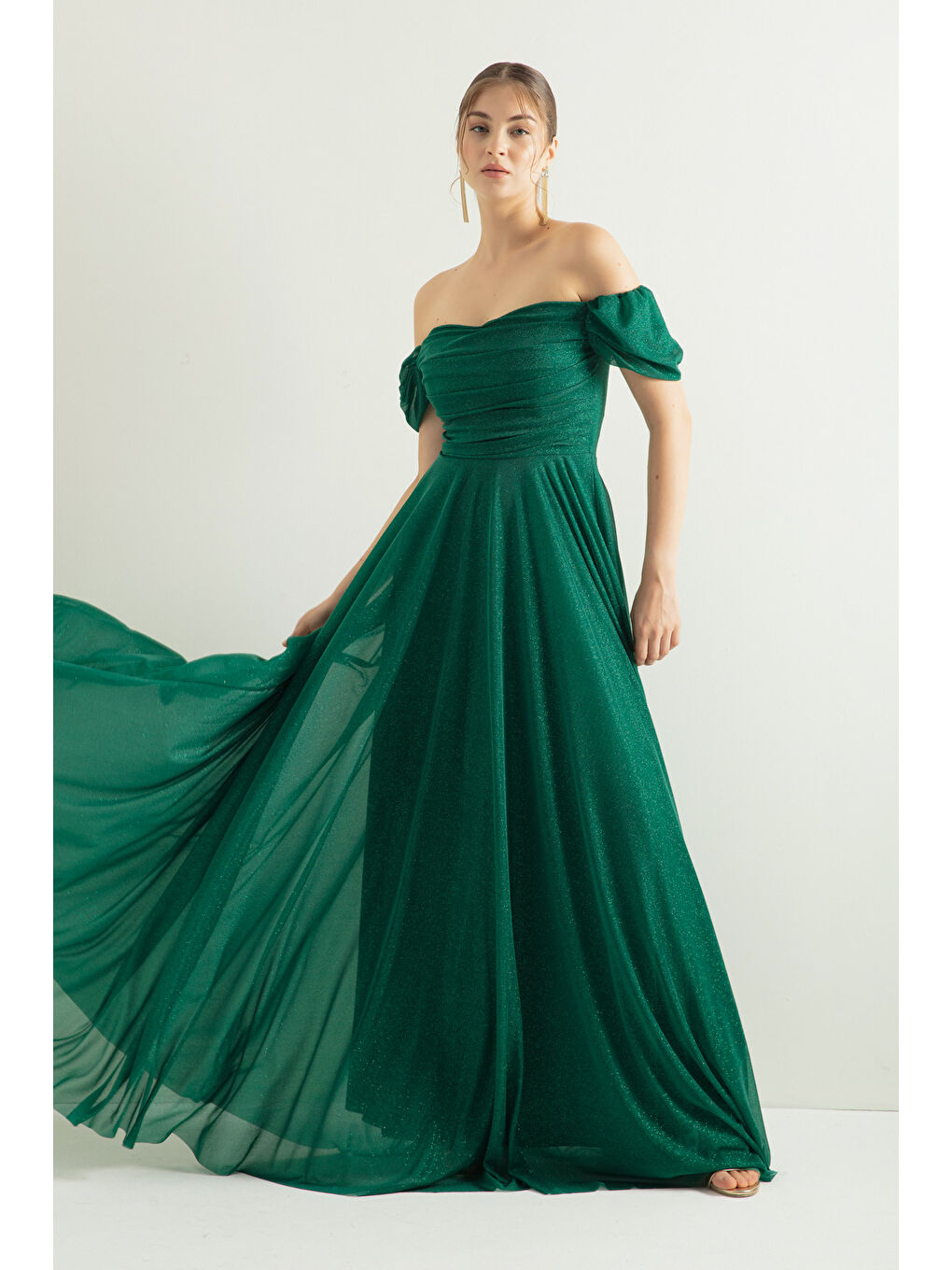 Kadın Zümrüt Yeşili Kayık Yaka Drapeli Yırtmaçlı Uzun Simli Abiye Elbise-1