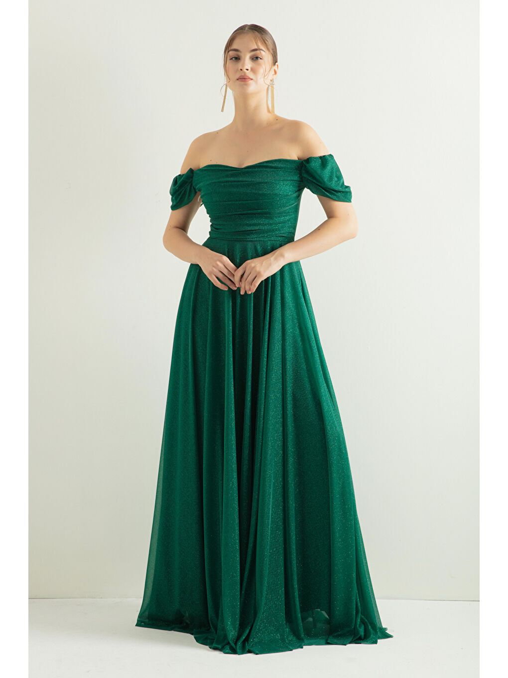 Kadın Zümrüt Yeşili Kayık Yaka Drapeli Yırtmaçlı Uzun Simli Abiye Elbise-2