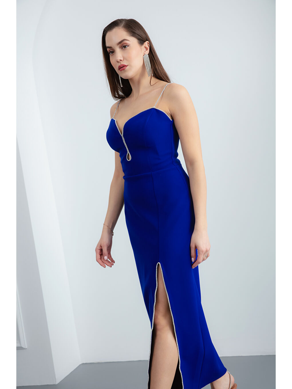 Mavi Kadın Saks Taş Askılı Yırtmaçlı Midi Abiye Elbise-3