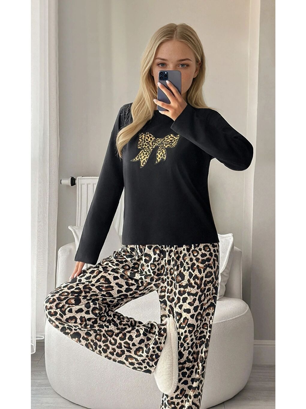 Siyah Leopar Desen Alt Fiyonk Desenli Pijama Takımı