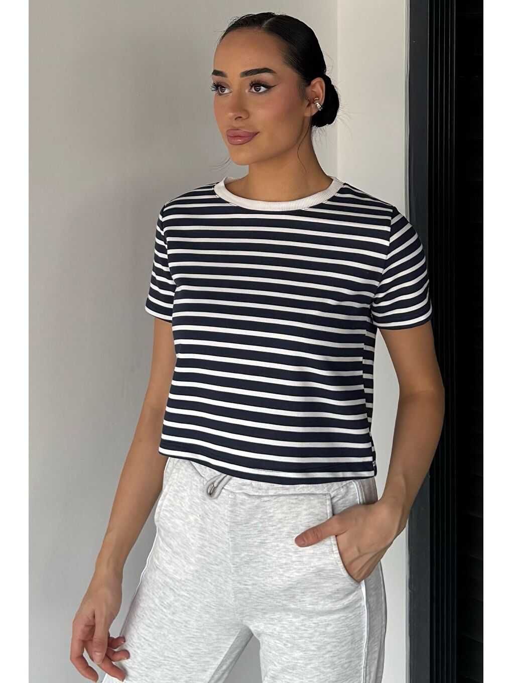 Lacivert Kadın Şerit Desenli Bisiklet Yaka Tişört-1