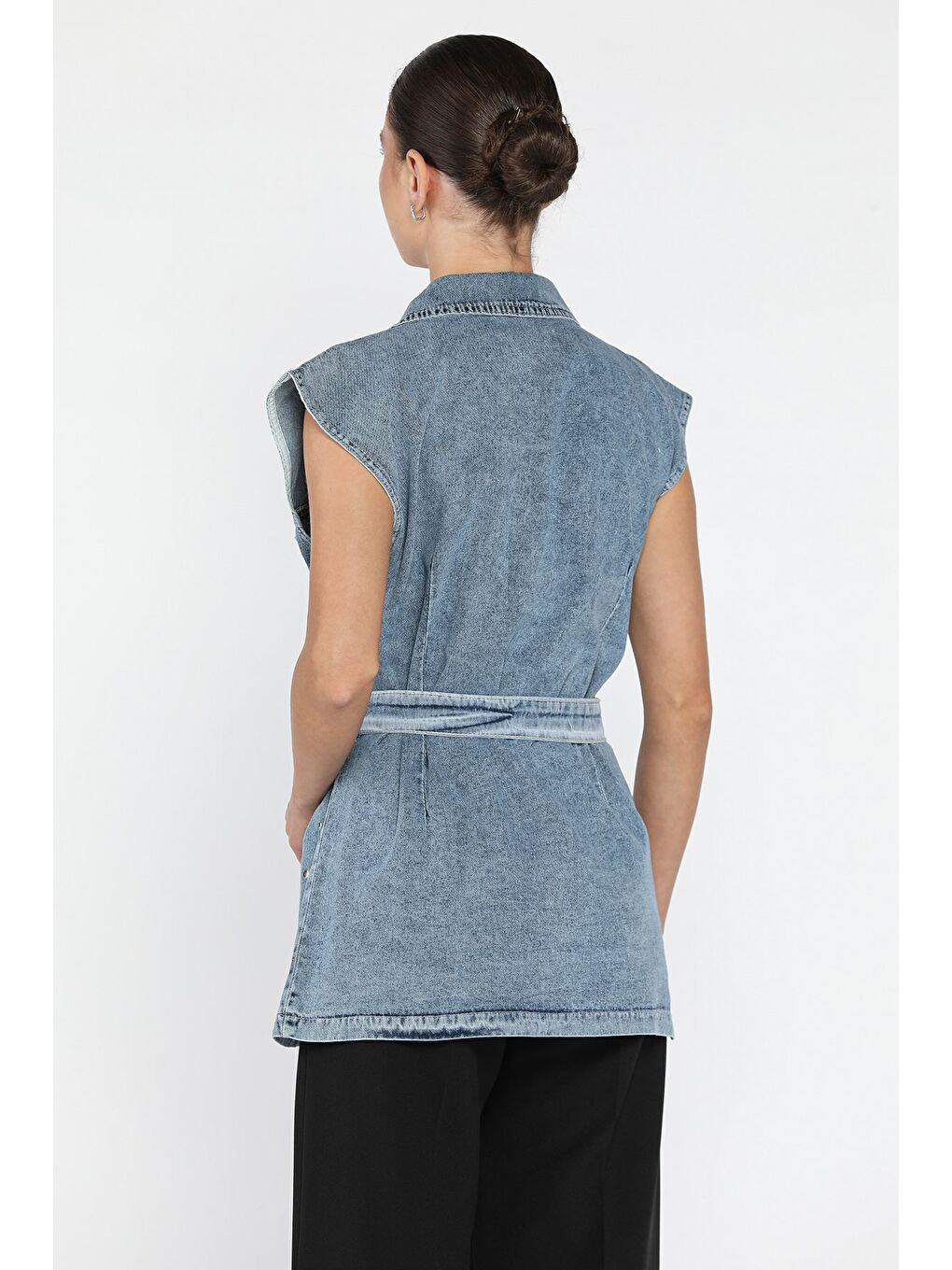 Mavi Kadın Zımba Detaylı Bel Kuşaklı Çift Cepli Jean Yelek-1