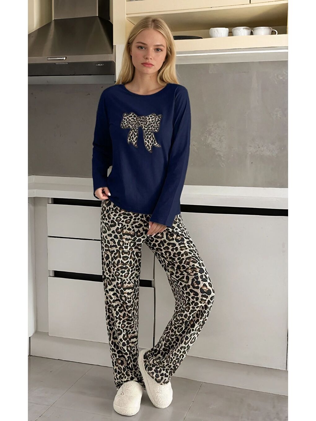 Leopar Desen Alt Fiyonk Desenli Lacivert Pijama Takımı-1