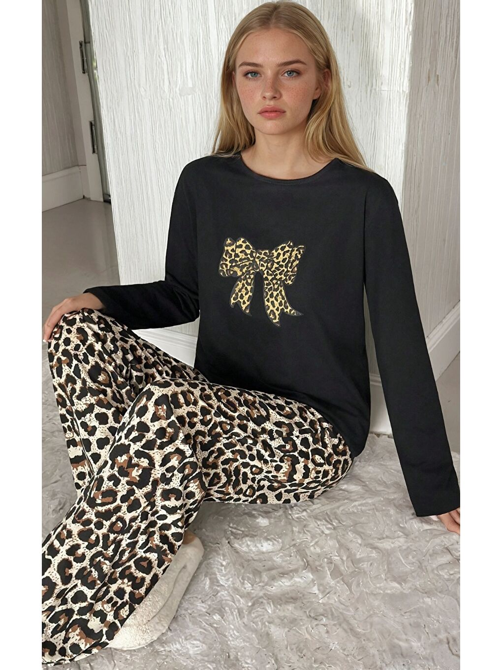 Siyah Leopar Desen Alt Fiyonk Desenli Pijama Takımı-1