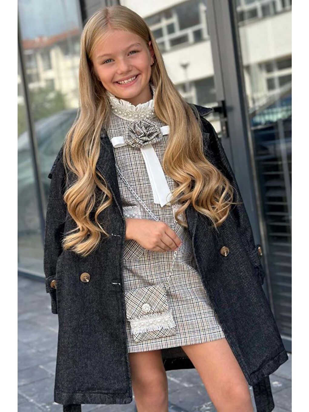Kız Çocuk Yakası Fırfır ve İnci Detaylı Ekose Elbise New Düğme ve Kemer Detaylı Siyah Trençkot-1