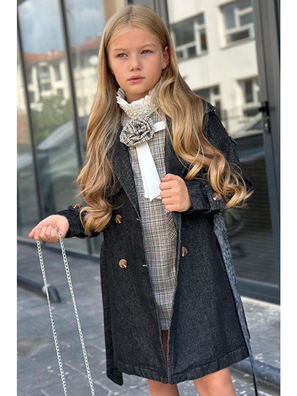 Kız Çocuk Yakası Fırfır ve İnci Detaylı Ekose Elbise New Düğme ve Kemer Detaylı Siyah Trençkot-2