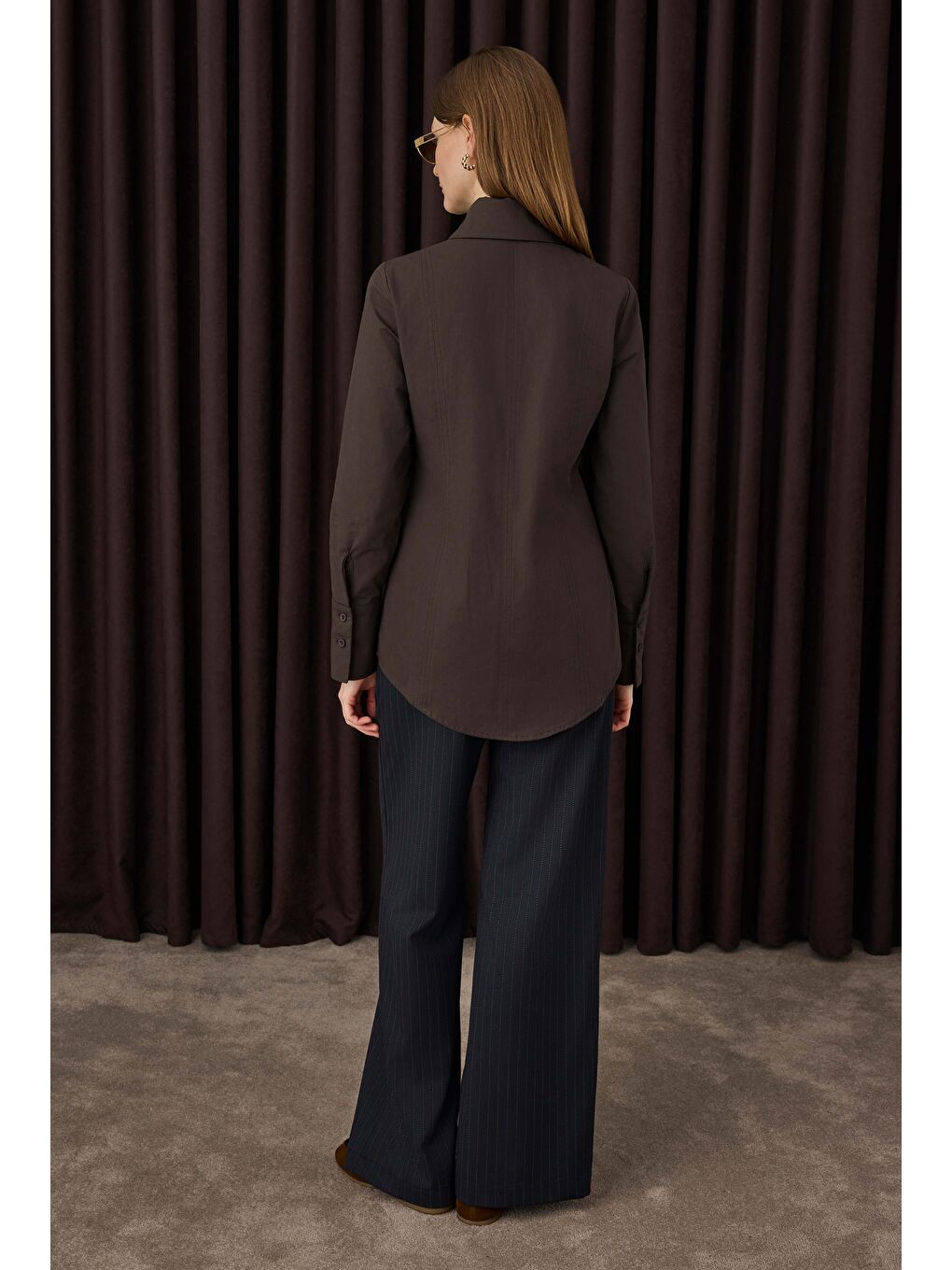 Kahverengi Yırtmaç Detaylı Gömlek Kahve-2