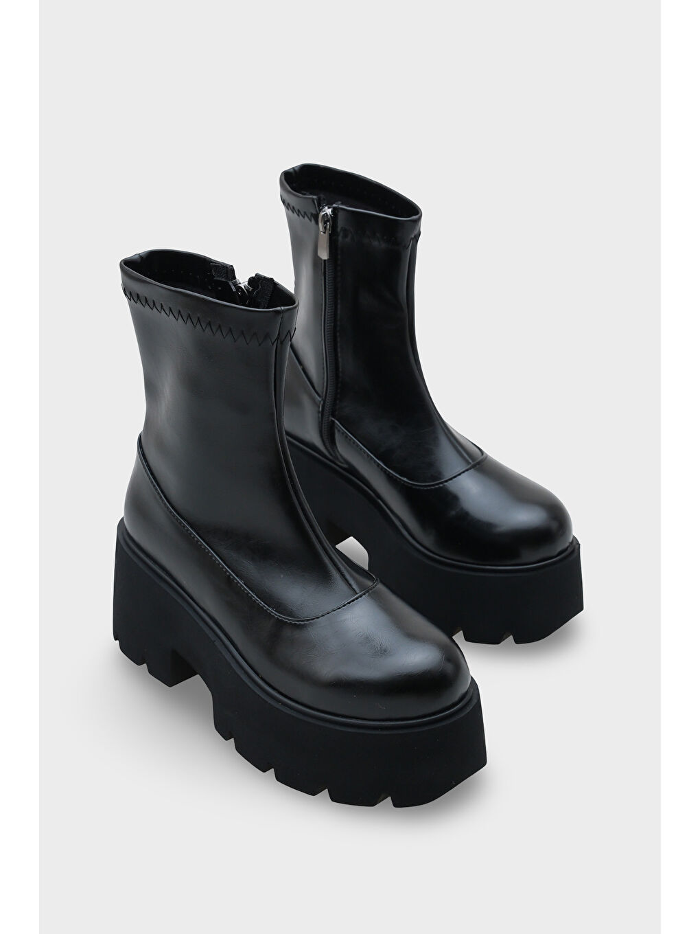 Siyah Viviana Trak Tabanlı Kadın Bot-1