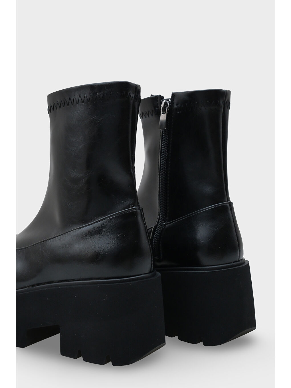 Siyah Viviana Trak Tabanlı Kadın Bot-4