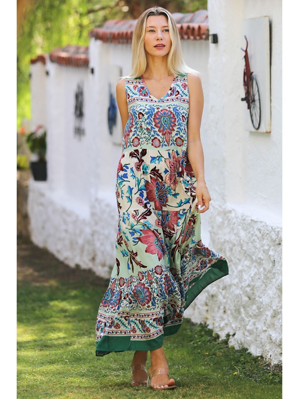 Mavi-Bej V Yaka Kolsuz Eteği Fırfırlı Allover Baskılı Dokuma Casual Elbise-3