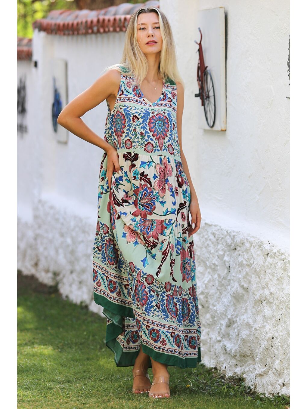 Mavi-Bej V Yaka Kolsuz Eteği Fırfırlı Allover Baskılı Dokuma Casual Elbise-4