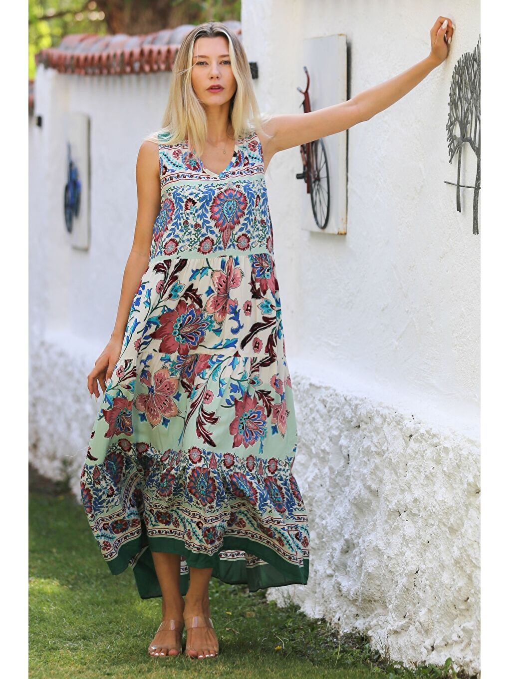 Mavi-Bej V Yaka Kolsuz Eteği Fırfırlı Allover Baskılı Dokuma Casual Elbise-5