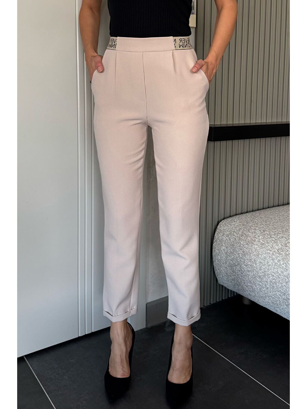 Bej Bel Lastikli Yazı Detaylı Slim Fit Kumaş Pantolon
