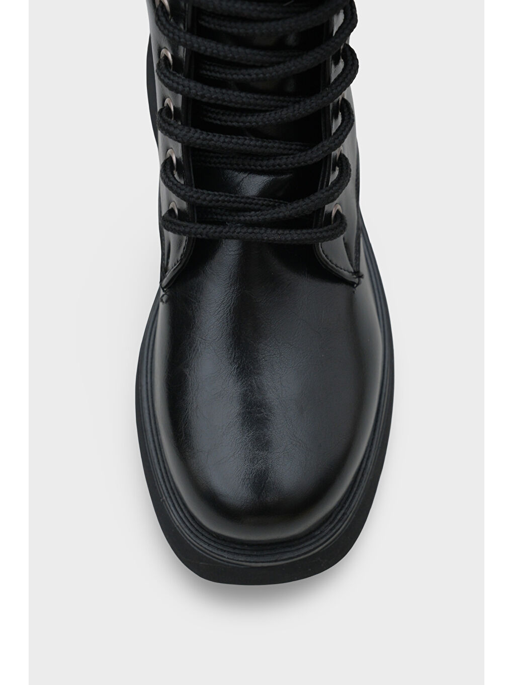 Siyah Melessa Yuvarlak Burunlu Yandan Fermuarlı Trak Tabanlı Kadın Bot-2