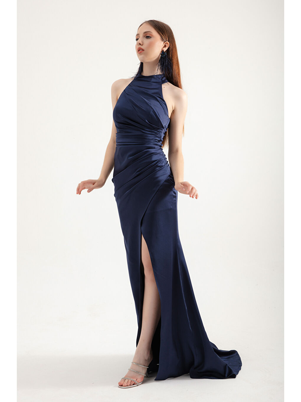 Kadın Lacivert Halter Yaka Yırtmaçlı Uzun Saten Abiye Elbise-2