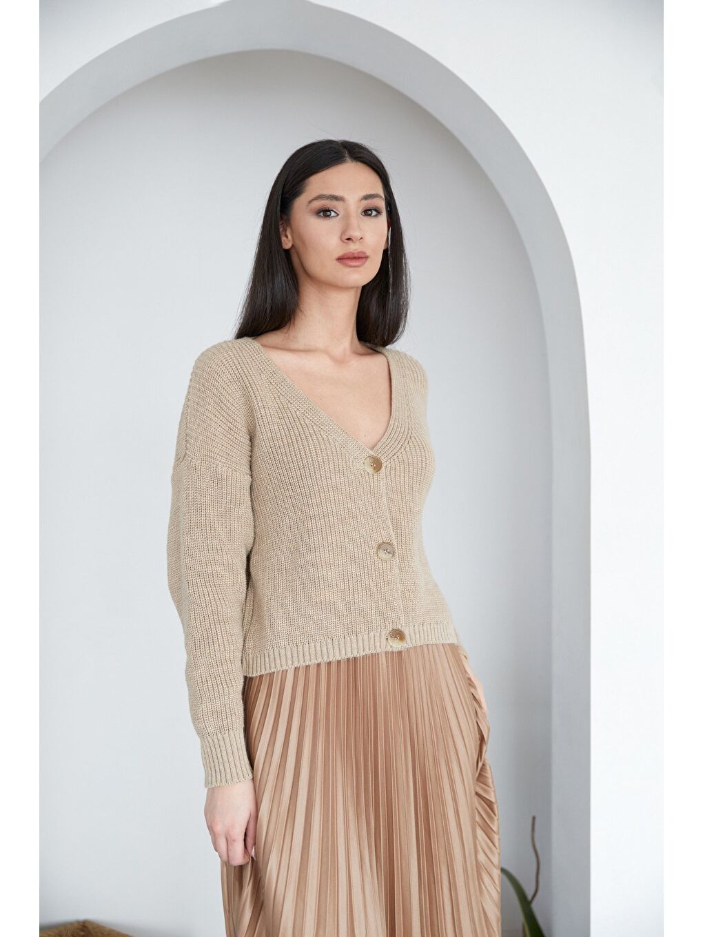 Bej Düğmeli V Yaka Triko Hırka-1