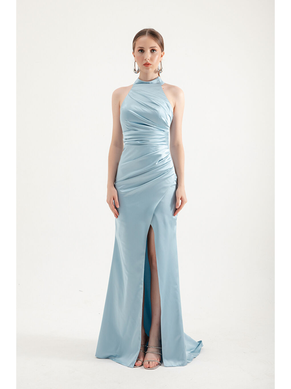 Kadın Bebe Mavi Halter Yaka Yırtmaçlı Uzun Saten Abiye Elbise-2
