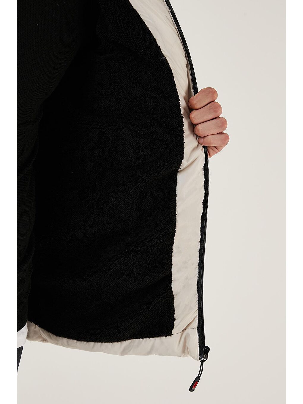 Bej Peluş Astarlı Kapüşonlu Fermuarlı Slim Fit Şişme Mont 5762010-3