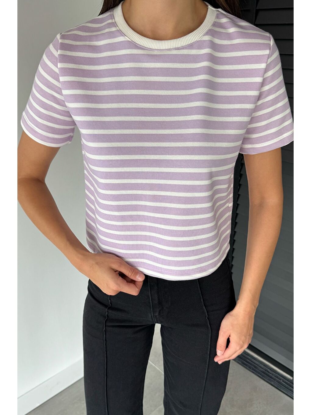 Lila Kadın Şerit Desenli Bisiklet Yaka Tişört-1
