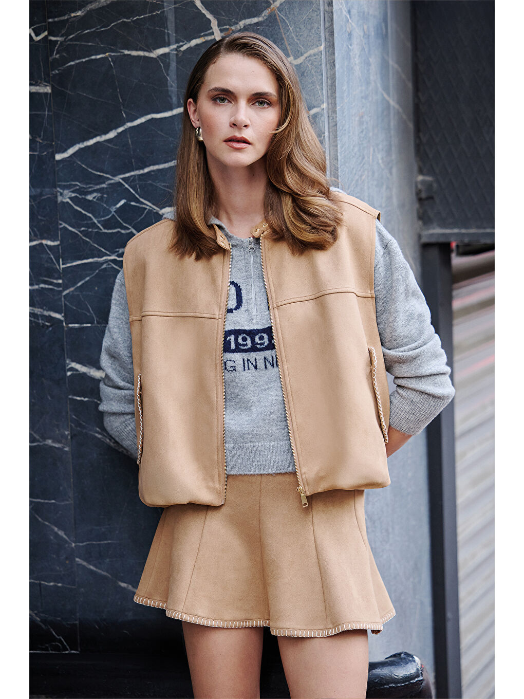 Zikzak Dikiş Detaylı Beli Lastikli Süet Görünümlü Yelek Bej