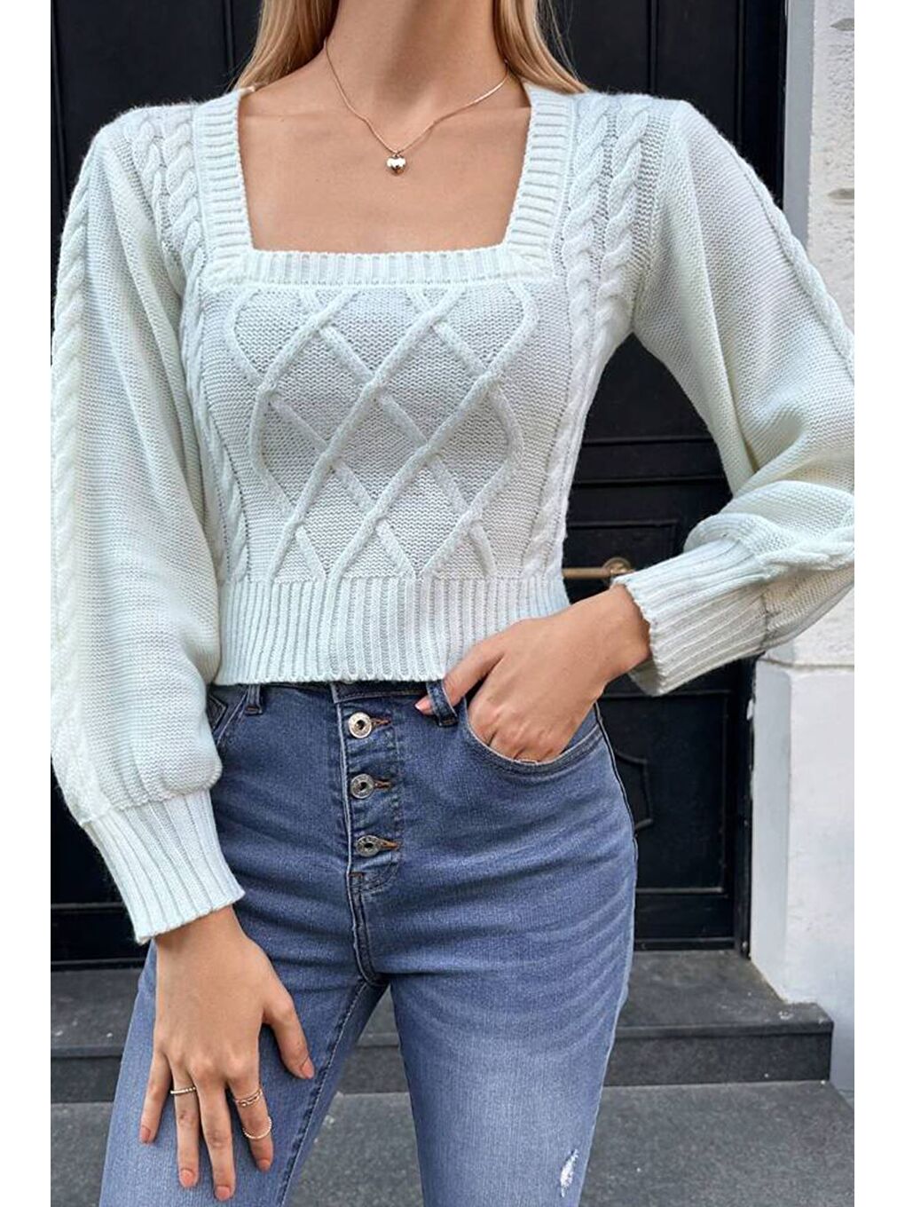 Ekru Kare Yaka Örgü Desenli Kadın Triko Kazak-2