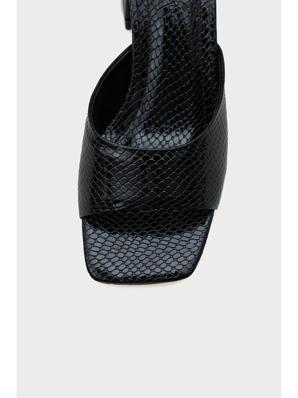 Siyah Nara Küt Burunlu Orta Topuklu Kadın Terlik-2