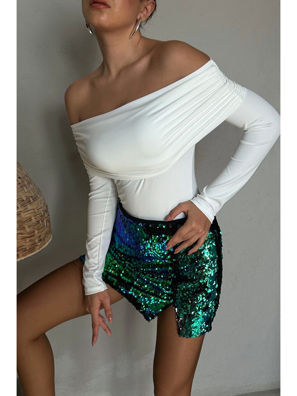 Kadın Beyaz Alttan Çıtçıtlı Degaje Yaka Bluz 0956-2224