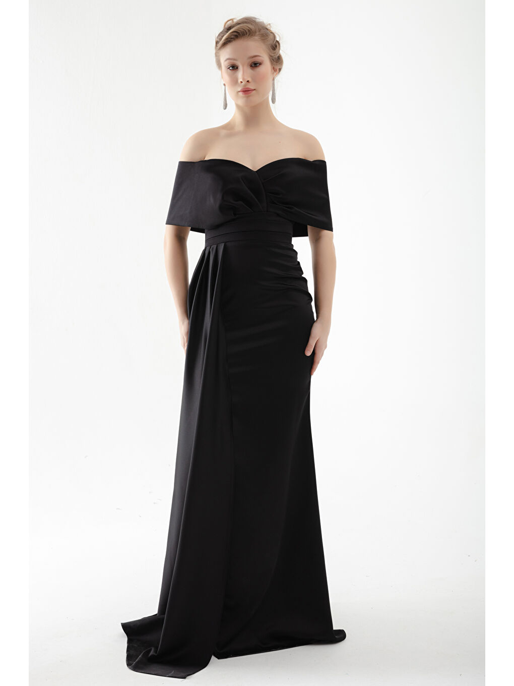 Kadın Siyah Kayık Yaka Yırtmaçlı Uzun Abiye Elbise-1