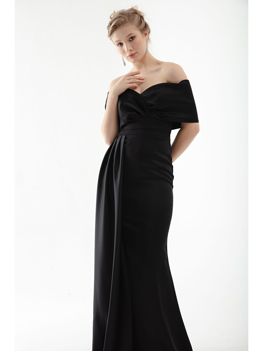 Kadın Siyah Kayık Yaka Yırtmaçlı Uzun Abiye Elbise-2