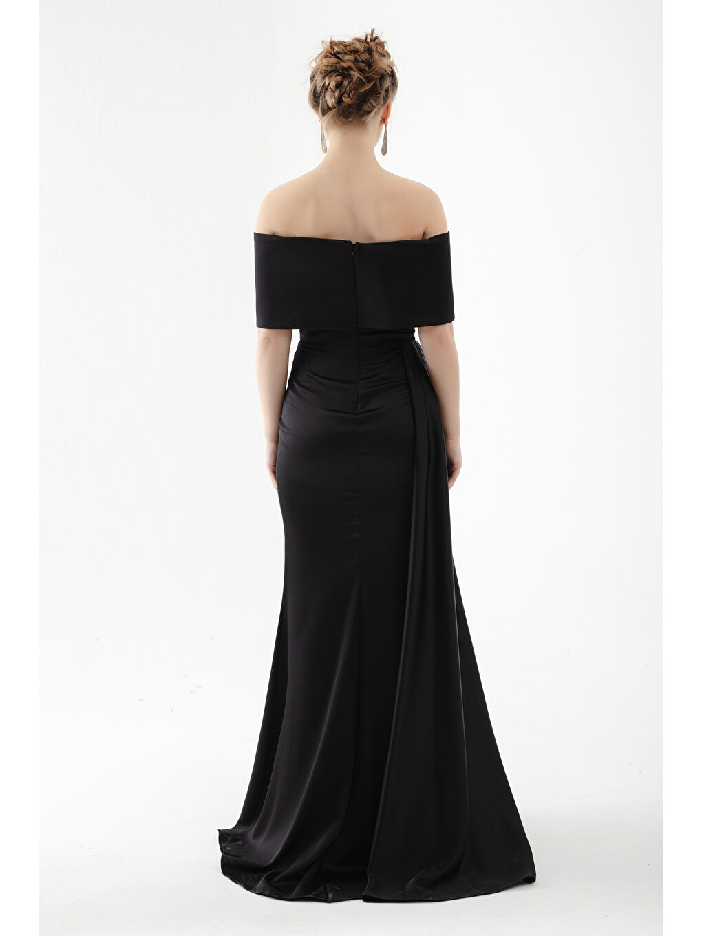 Kadın Siyah Kayık Yaka Yırtmaçlı Uzun Abiye Elbise-4