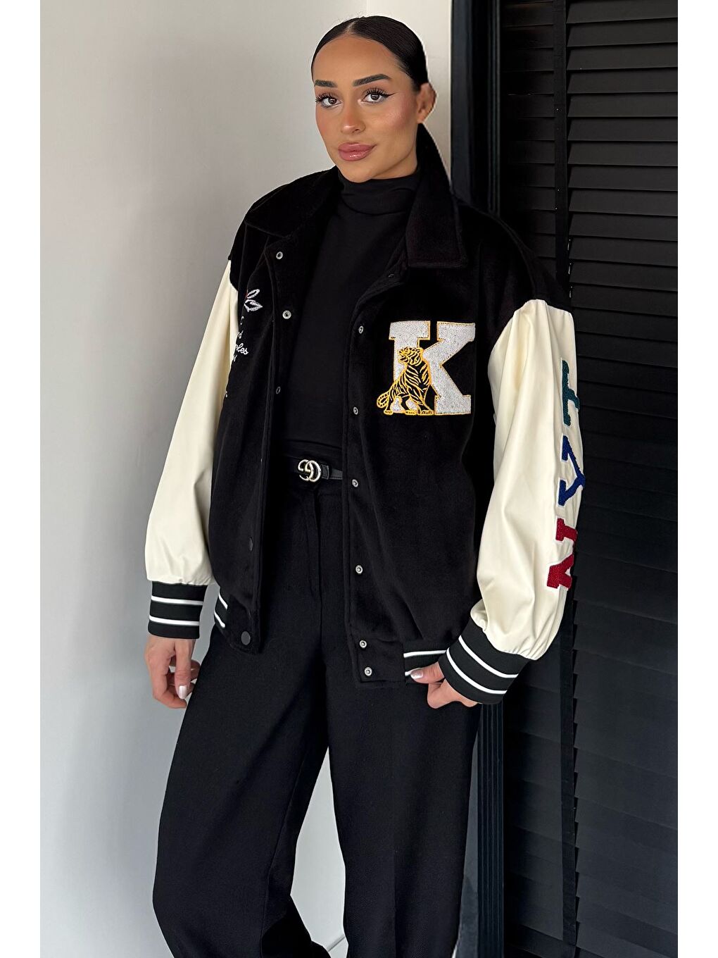 Siyah Kadın Deri Garnili Ön Çıtçıtlı Çıkartma Baskılı Ceket-1